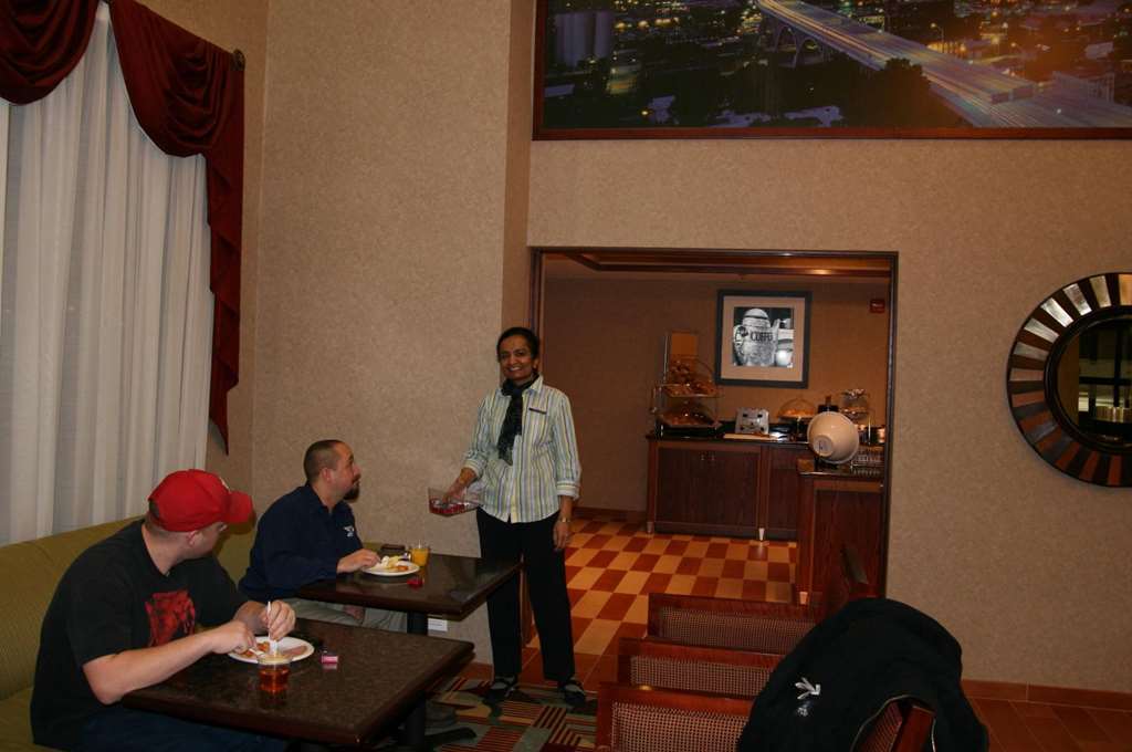 Hampton Inn & Suites Cleveland-מנטור מסעדה תמונה